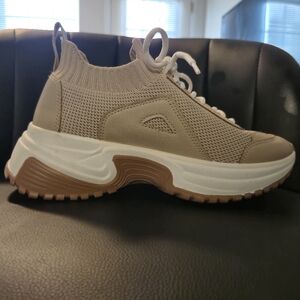 Women's Beige Knit Sneakers Fovever 21 Size 6